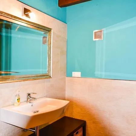 La Casita Azul, Preciosa Casa De Montana * Navajeda
